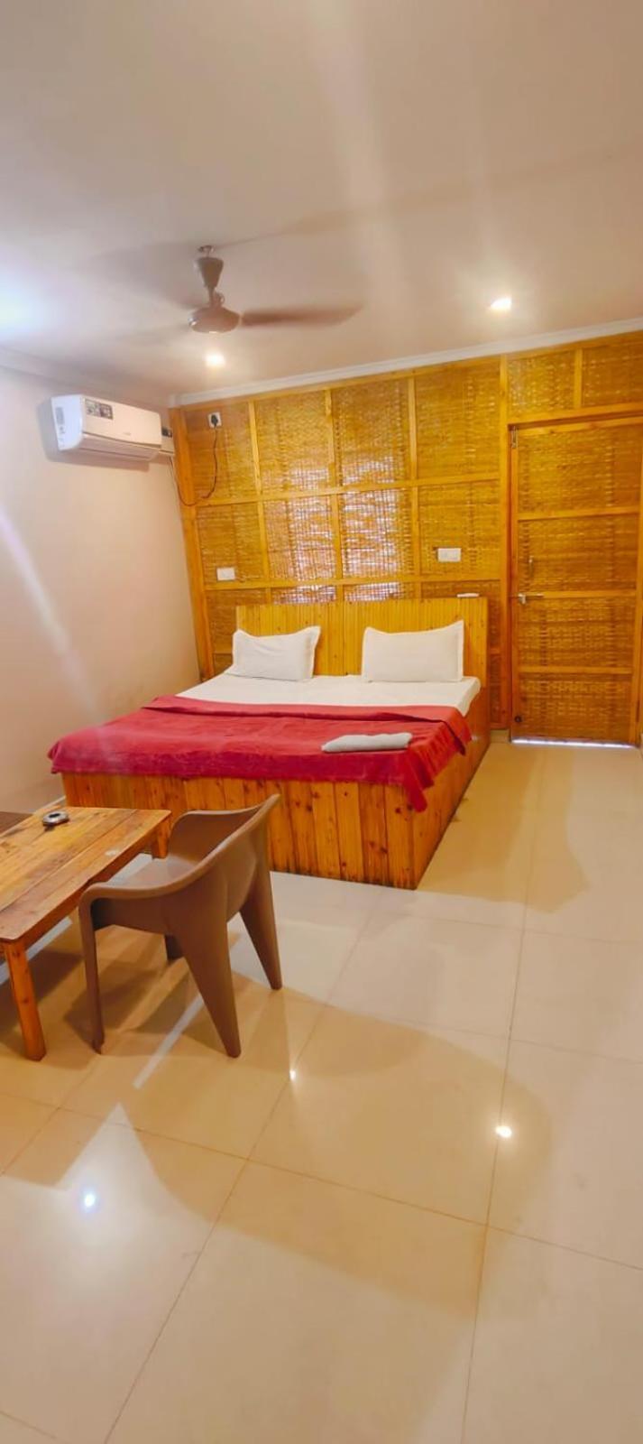 Esther Guest House Calangute Værelse billede