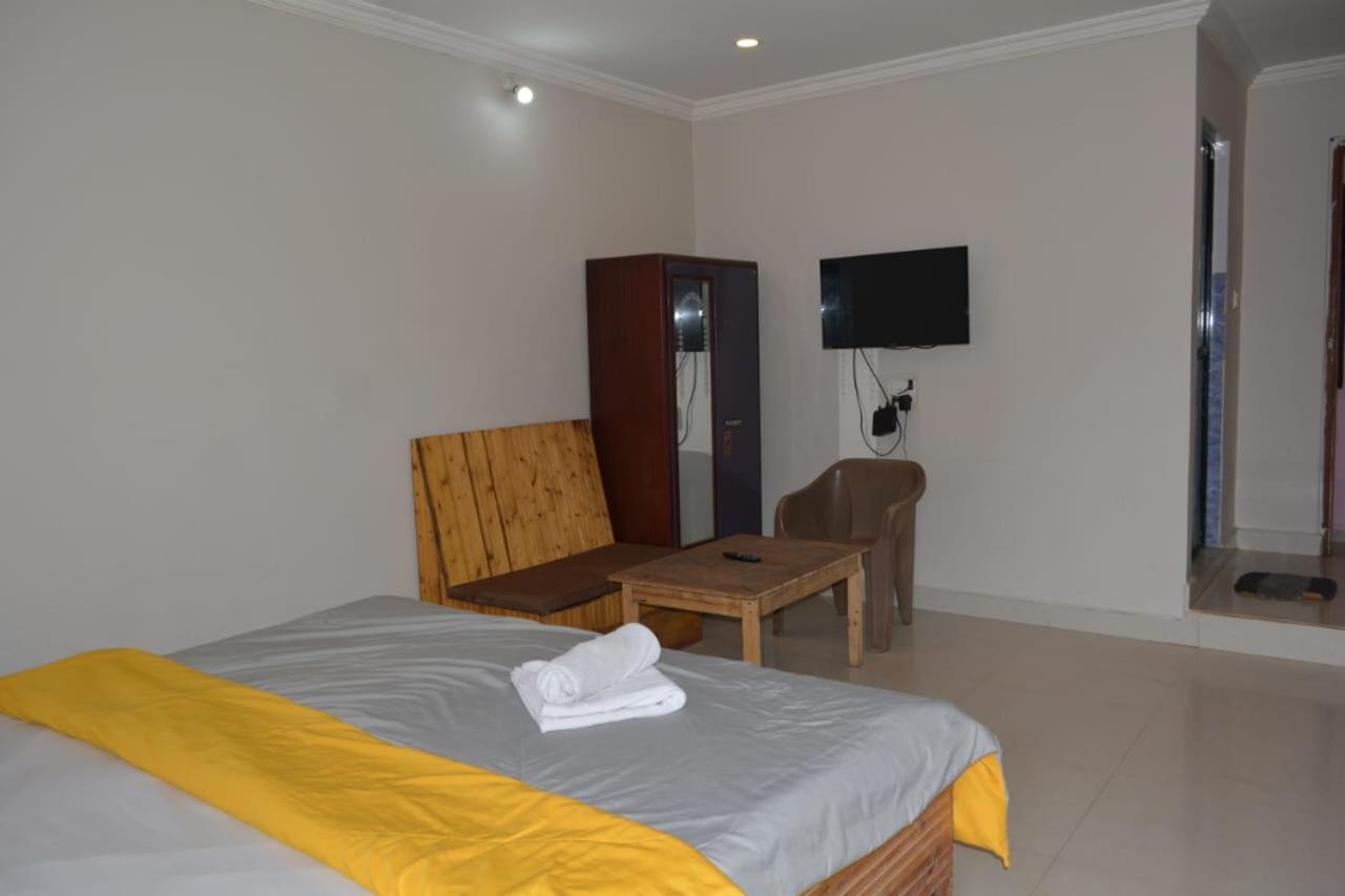 Esther Guest House Calangute Værelse billede