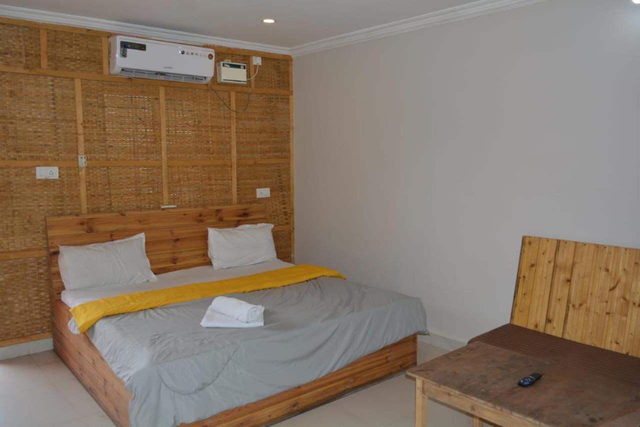 Esther Guest House Calangute Værelse billede