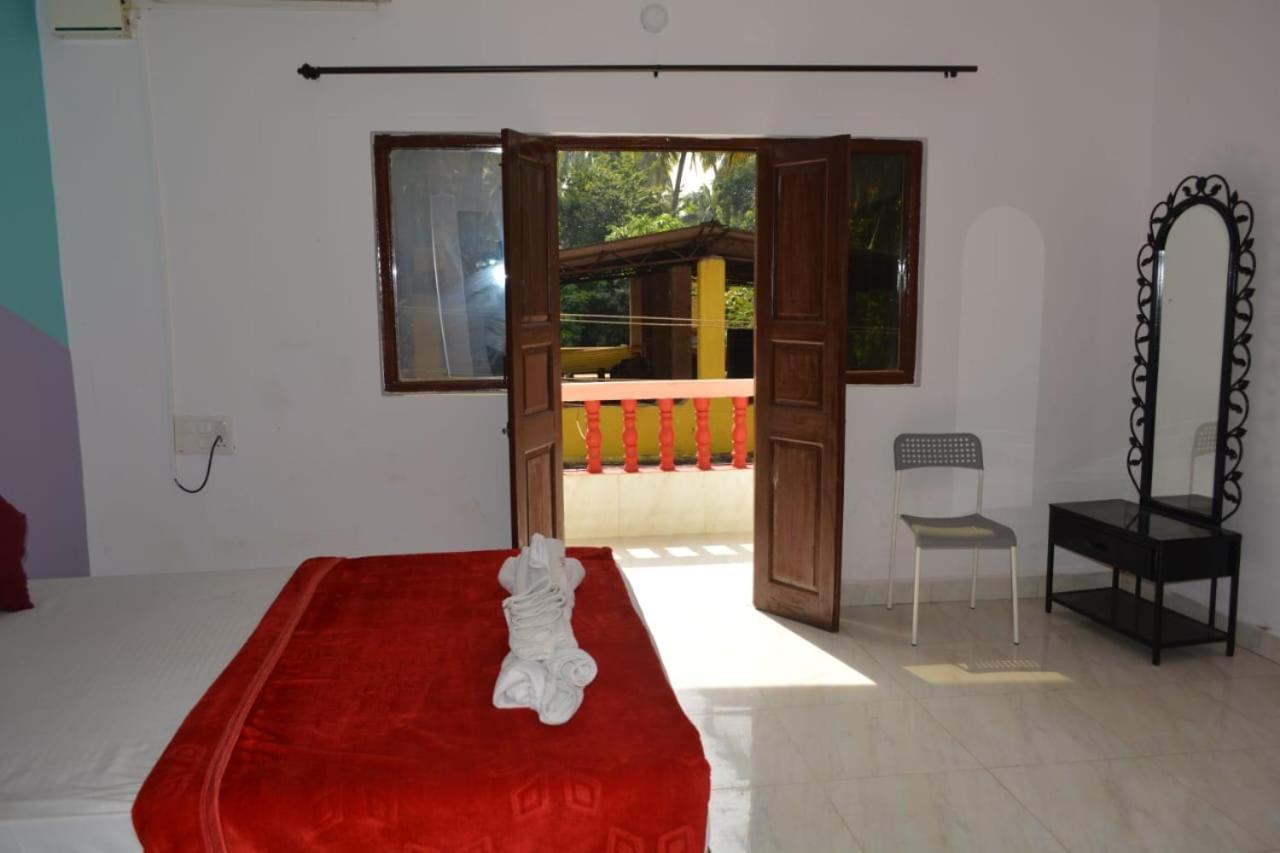 Esther Guest House Calangute Værelse billede